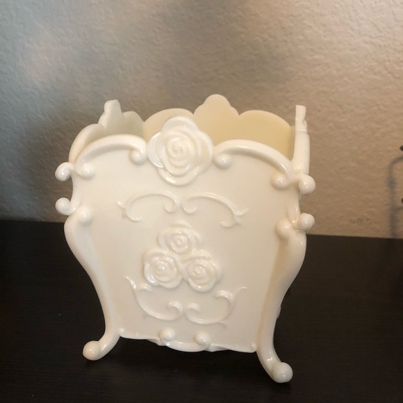 NWT Princess Rose Vanity Makeup Brush Holder - Picture 1 of 3
